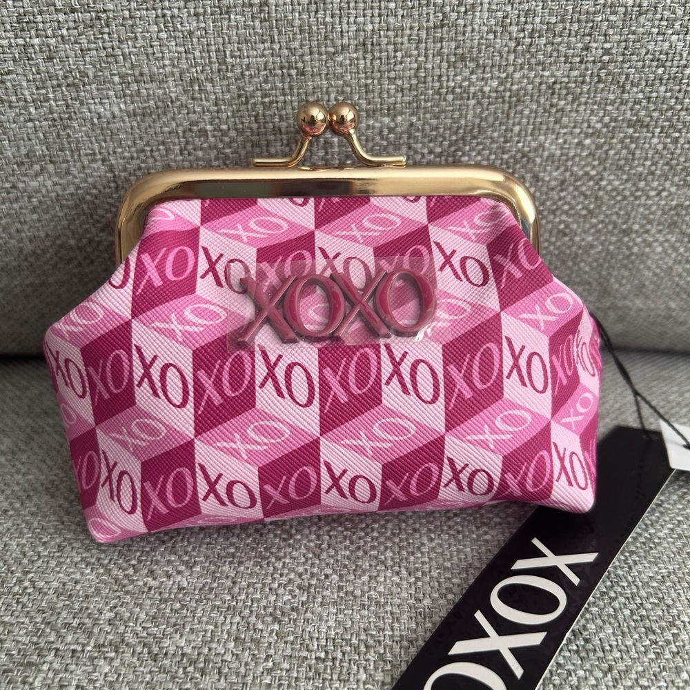 SOLD 🔥 NWT XOXO Kisslock Coin Purse 💙🩷